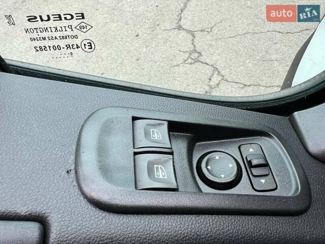 Белый Рено Мастер, объемом двигателя 2.3 л и пробегом 330 тыс. км за 26999 $, фото 43 на Automoto.ua