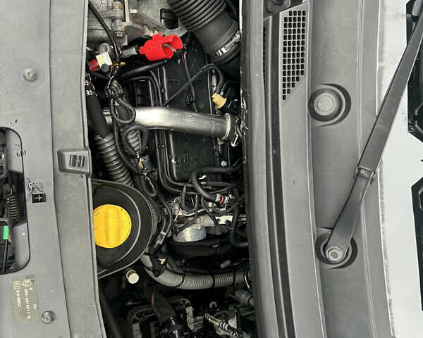 Белый Рено Мастер, объемом двигателя 2.3 л и пробегом 215 тыс. км за 19900 $, фото 29 на Automoto.ua