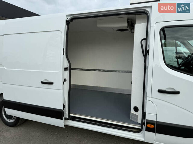 Белый Рено Мастер, объемом двигателя 2.3 л и пробегом 276 тыс. км за 22900 $, фото 13 на Automoto.ua