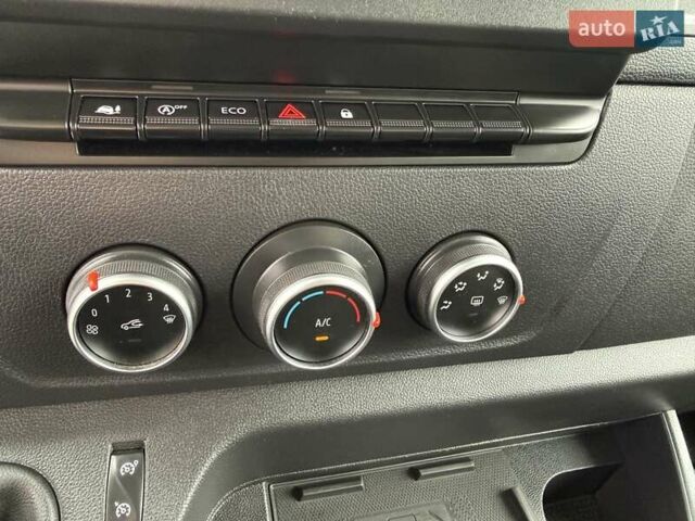 Белый Рено Мастер, объемом двигателя 2.3 л и пробегом 280 тыс. км за 27700 $, фото 39 на Automoto.ua