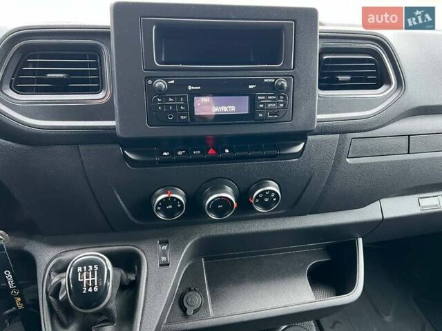 Белый Рено Мастер, объемом двигателя 2.3 л и пробегом 317 тыс. км за 25999 $, фото 58 на Automoto.ua