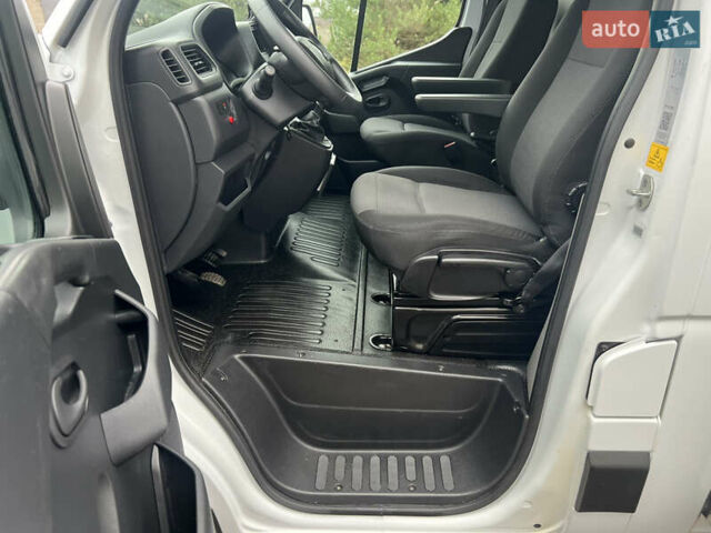 Белый Рено Мастер, объемом двигателя 2.3 л и пробегом 215 тыс. км за 19900 $, фото 14 на Automoto.ua