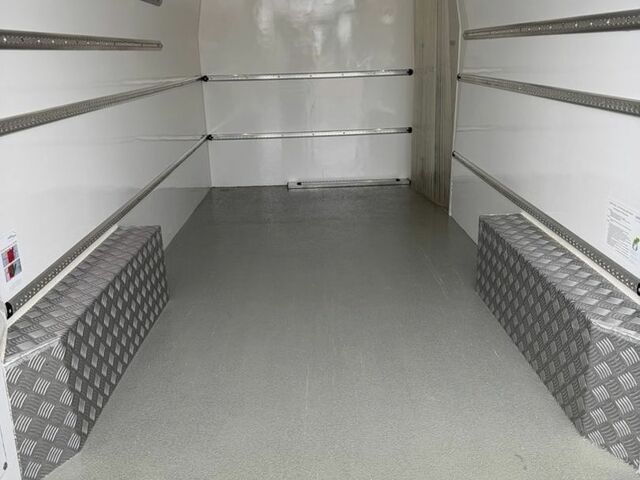 Белый Рено Мастер, объемом двигателя 2.3 л и пробегом 185 тыс. км за 25200 $, фото 23 на Automoto.ua