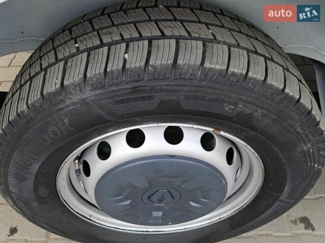 Белый Рено Мастер, объемом двигателя 2.3 л и пробегом 233 тыс. км за 25300 $, фото 15 на Automoto.ua