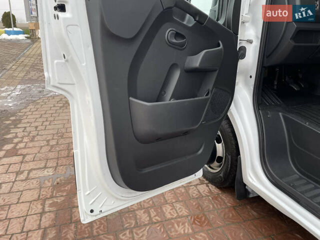 Белый Рено Мастер, объемом двигателя 2.3 л и пробегом 184 тыс. км за 29700 $, фото 44 на Automoto.ua