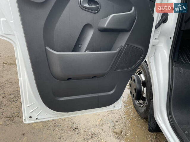 Белый Рено Мастер, объемом двигателя 2.3 л и пробегом 194 тыс. км за 29750 $, фото 35 на Automoto.ua