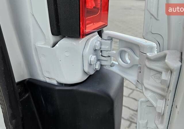 Белый Рено Мастер, объемом двигателя 2.3 л и пробегом 239 тыс. км за 24700 $, фото 55 на Automoto.ua