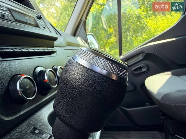 Белый Рено Мастер, объемом двигателя 2.3 л и пробегом 310 тыс. км за 27999 $, фото 76 на Automoto.ua