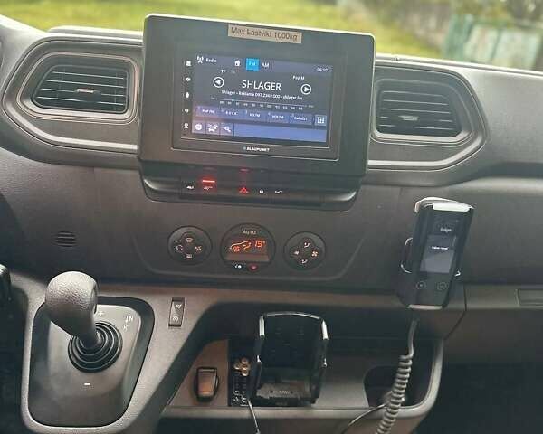 Белый Рено Мастер, объемом двигателя 2.3 л и пробегом 155 тыс. км за 27325 $, фото 32 на Automoto.ua