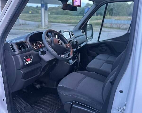 Белый Рено Мастер, объемом двигателя 2.3 л и пробегом 155 тыс. км за 27325 $, фото 12 на Automoto.ua