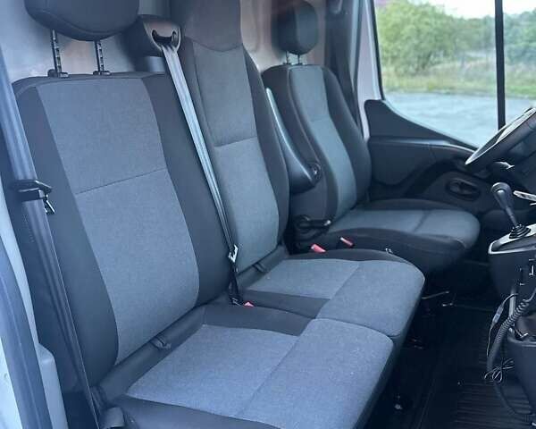 Белый Рено Мастер, объемом двигателя 2.3 л и пробегом 155 тыс. км за 27325 $, фото 18 на Automoto.ua