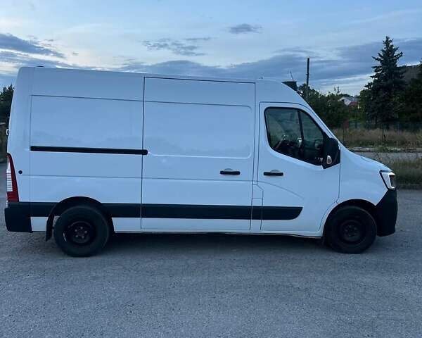 Белый Рено Мастер, объемом двигателя 2.3 л и пробегом 155 тыс. км за 27325 $, фото 2 на Automoto.ua