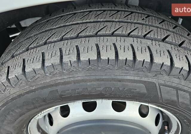 Белый Рено Мастер, объемом двигателя 2.3 л и пробегом 239 тыс. км за 24700 $, фото 12 на Automoto.ua