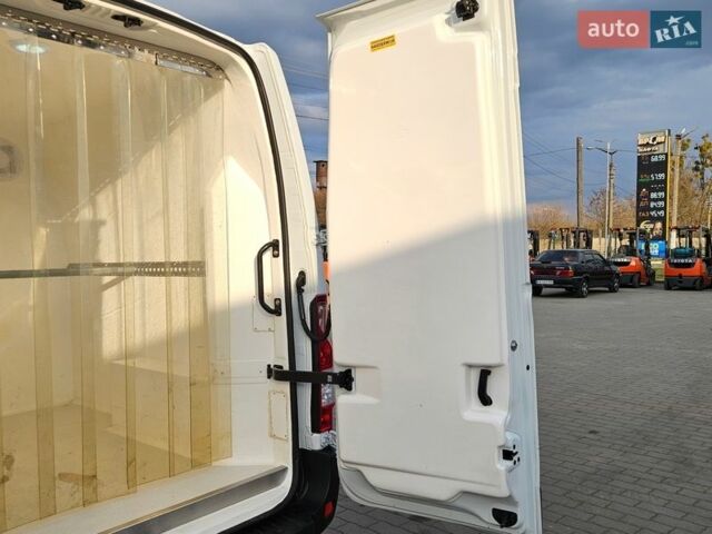 Белый Рено Мастер, объемом двигателя 2.3 л и пробегом 233 тыс. км за 25300 $, фото 23 на Automoto.ua