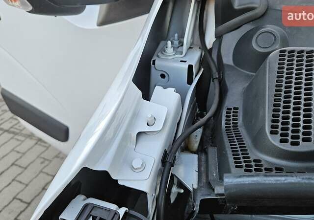 Белый Рено Мастер, объемом двигателя 2.3 л и пробегом 239 тыс. км за 24700 $, фото 49 на Automoto.ua