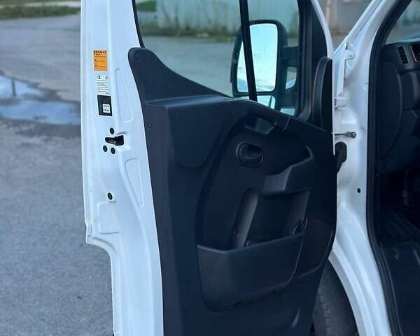 Белый Рено Мастер, объемом двигателя 2.3 л и пробегом 155 тыс. км за 27325 $, фото 8 на Automoto.ua