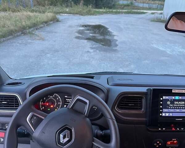 Белый Рено Мастер, объемом двигателя 2.3 л и пробегом 155 тыс. км за 27325 $, фото 5 на Automoto.ua