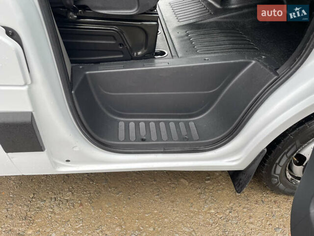 Белый Рено Мастер, объемом двигателя 2.3 л и пробегом 194 тыс. км за 29750 $, фото 40 на Automoto.ua