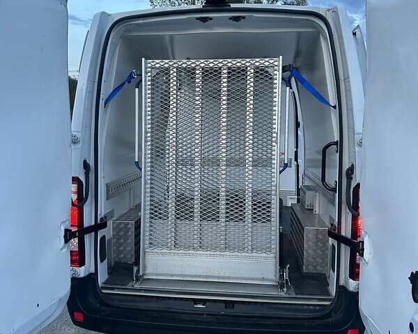 Белый Рено Мастер, объемом двигателя 2.3 л и пробегом 155 тыс. км за 27325 $, фото 10 на Automoto.ua