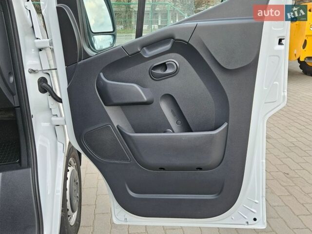 Белый Рено Мастер, объемом двигателя 2.3 л и пробегом 233 тыс. км за 25300 $, фото 53 на Automoto.ua