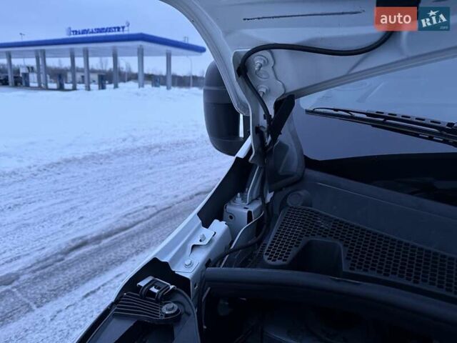 Белый Рено Мастер, объемом двигателя 2.3 л и пробегом 297 тыс. км за 25900 $, фото 77 на Automoto.ua