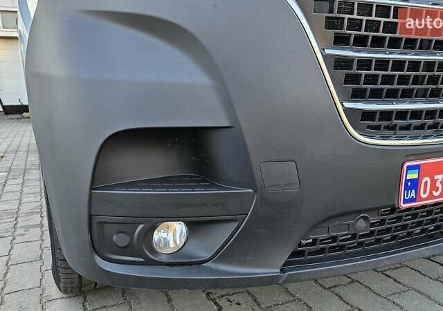 Белый Рено Мастер, объемом двигателя 2.3 л и пробегом 239 тыс. км за 24700 $, фото 10 на Automoto.ua