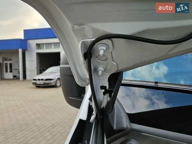 Белый Рено Мастер, объемом двигателя 2.3 л и пробегом 233 тыс. км за 25300 $, фото 61 на Automoto.ua