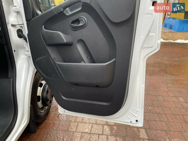 Белый Рено Мастер, объемом двигателя 2.3 л и пробегом 184 тыс. км за 29700 $, фото 55 на Automoto.ua