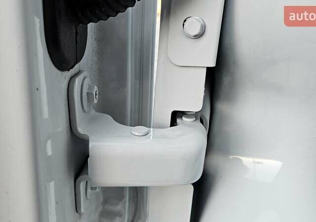 Белый Рено Мастер, объемом двигателя 2.3 л и пробегом 239 тыс. км за 24700 $, фото 23 на Automoto.ua