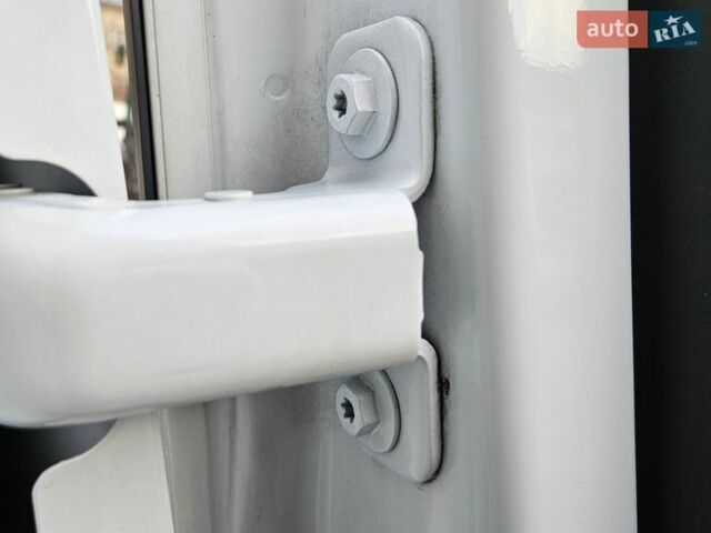 Белый Рено Мастер, объемом двигателя 2.3 л и пробегом 233 тыс. км за 25300 $, фото 54 на Automoto.ua