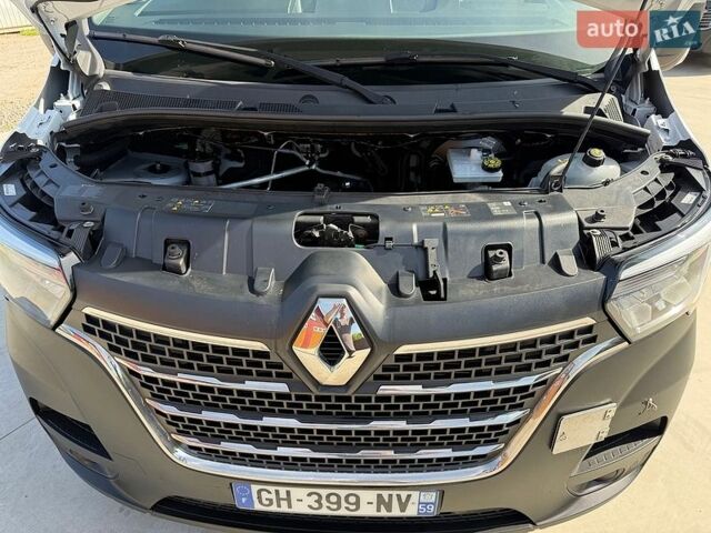 Белый Рено Мастер, объемом двигателя 2.3 л и пробегом 180 тыс. км за 25500 $, фото 4 на Automoto.ua