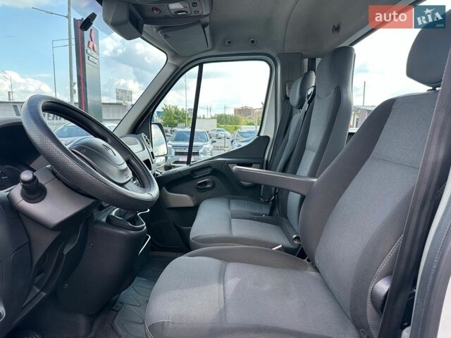 Белый Рено Мастер, объемом двигателя 2.3 л и пробегом 160 тыс. км за 12500 $, фото 12 на Automoto.ua