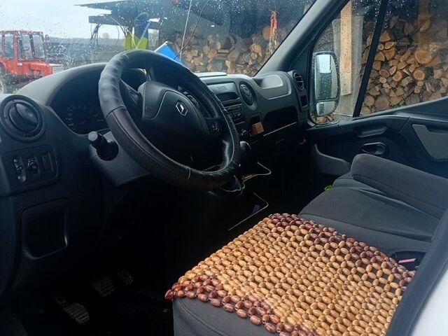 Белый Рено Мастер, объемом двигателя 2.3 л и пробегом 0 тыс. км за 12000 $, фото 2 на Automoto.ua