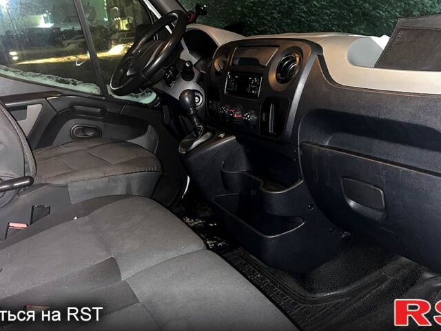 Белый Рено Мастер, объемом двигателя 2.3 л и пробегом 317 тыс. км за 12000 $, фото 4 на Automoto.ua