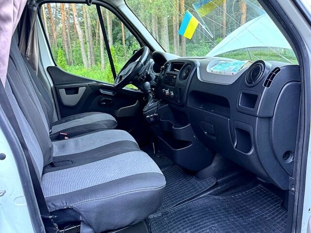 Белый Рено Мастер, объемом двигателя 2.3 л и пробегом 0 тыс. км за 12000 $, фото 4 на Automoto.ua