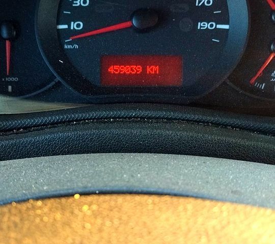 Белый Рено Мастер, объемом двигателя 2.3 л и пробегом 460 тыс. км за 13800 $, фото 2 на Automoto.ua