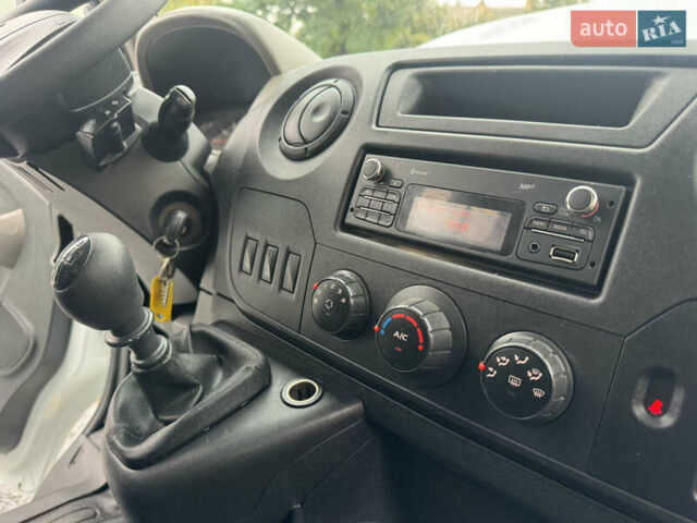 Белый Рено Мастер, объемом двигателя 2.3 л и пробегом 135 тыс. км за 25900 $, фото 29 на Automoto.ua