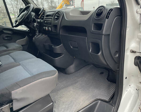 Белый Рено Мастер, объемом двигателя 2.3 л и пробегом 519 тыс. км за 12399 $, фото 14 на Automoto.ua