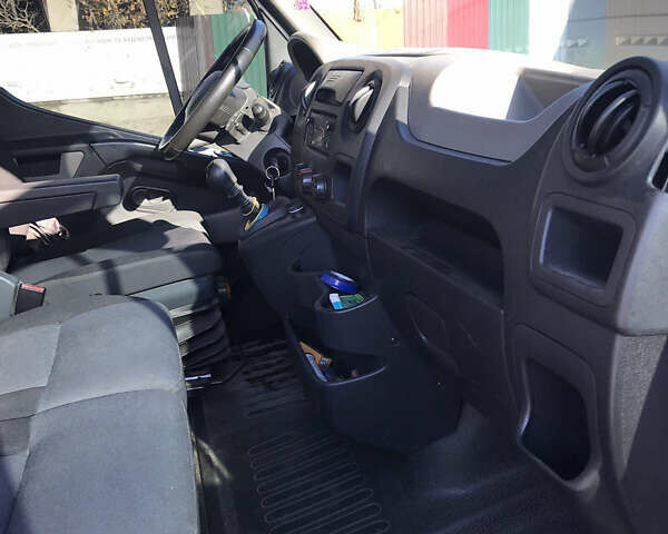 Белый Рено Мастер, объемом двигателя 2.3 л и пробегом 320 тыс. км за 13000 $, фото 7 на Automoto.ua