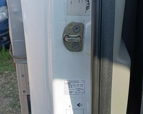 Белый Рено Мастер, объемом двигателя 2.3 л и пробегом 374 тыс. км за 12500 $, фото 13 на Automoto.ua
