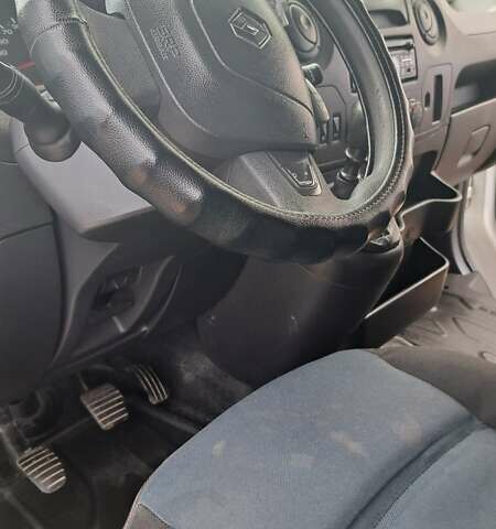 Белый Рено Мастер, объемом двигателя 2.3 л и пробегом 300 тыс. км за 13500 $, фото 9 на Automoto.ua