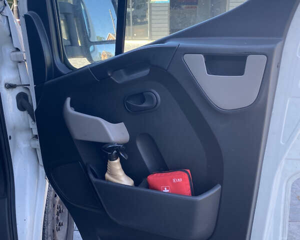 Рено Мастєр 2016 у Корце на Automoto.ua Білий Рено Мастєр, об'ємом двигуна 2.3 л та пробігом 980 тис. км за 12500 $, фото 6 на Automoto.ua