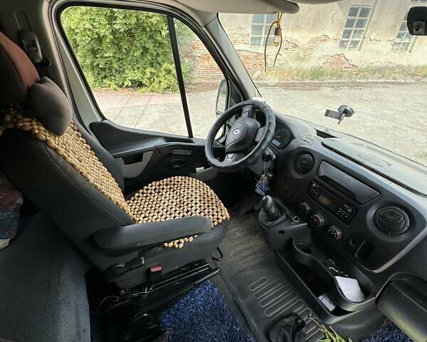 Белый Рено Мастер, объемом двигателя 2.3 л и пробегом 387 тыс. км за 12500 $, фото 12 на Automoto.ua