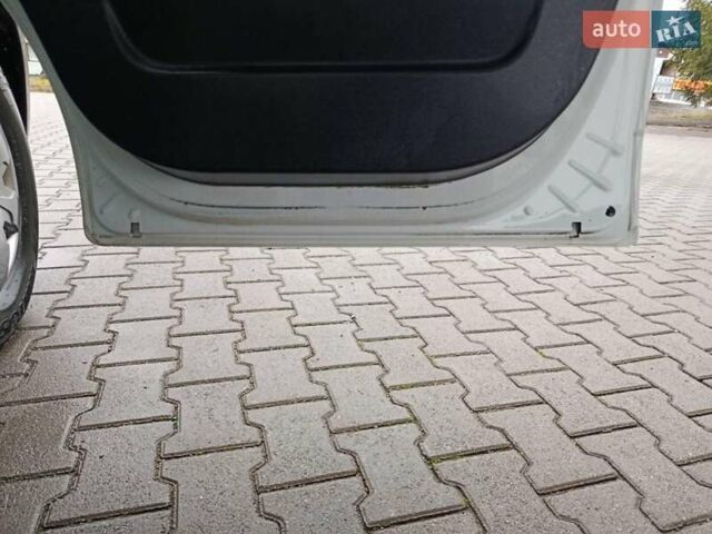 Білий Рено Мастєр, об'ємом двигуна 2.3 л та пробігом 442 тис. км за 10500 $, фото 11 на Automoto.ua