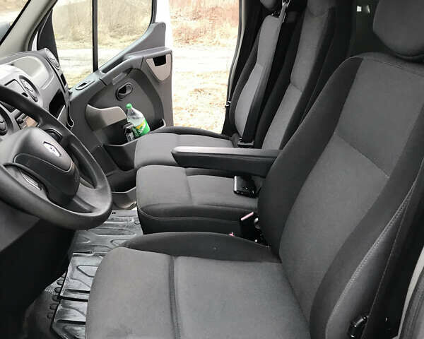 Белый Рено Мастер, объемом двигателя 2.3 л и пробегом 275 тыс. км за 14500 $, фото 27 на Automoto.ua