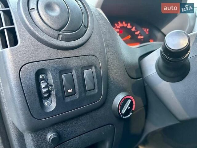 Білий Рено Мастєр, об'ємом двигуна 2.3 л та пробігом 258 тис. км за 11399 $, фото 8 на Automoto.ua