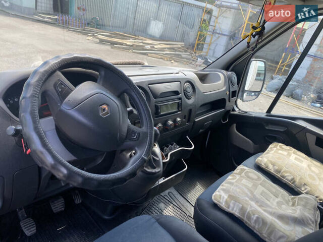 Белый Рено Мастер, объемом двигателя 2.3 л и пробегом 330 тыс. км за 13800 $, фото 3 на Automoto.ua