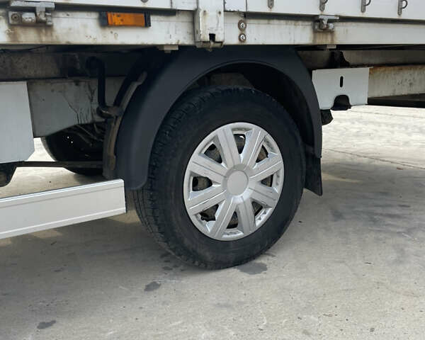 Белый Рено Мастер, объемом двигателя 2.3 л и пробегом 401 тыс. км за 13500 $, фото 3 на Automoto.ua