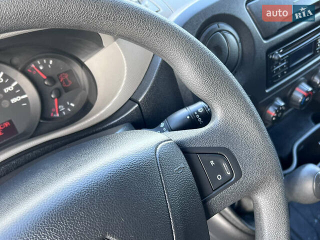 Рено Мастер 2017 в Нововолынск на Automoto.ua Белый Рено Мастер, объемом двигателя 2.3 л и пробегом 385 тыс. км за 18490 $, фото 10 на Automoto.ua