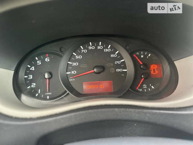 Белый Рено Мастер, объемом двигателя 2.3 л и пробегом 387 тыс. км за 13600 $, фото 6 на Automoto.ua